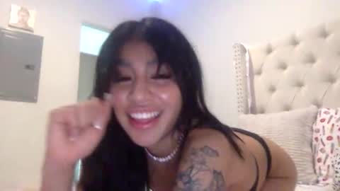 pretty_girl828687 online show from 03/18/26, 06:44