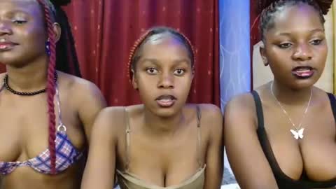 Snapshot of pretty_lioness_ chatting on 02/12/26, 03:40 Pretty online show from 02/12/26, 03:40