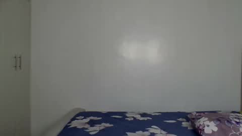 pretty luv1 online show from 12/13/25, 09:42