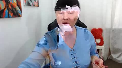 pretty_malika online show from 10/17/25, 04:26