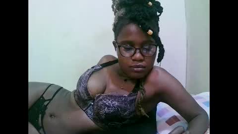 pretty_mellan online show from 01/22/25, 05:49