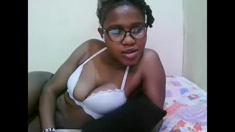pretty_mellan online show from 01/25/25, 12:48
