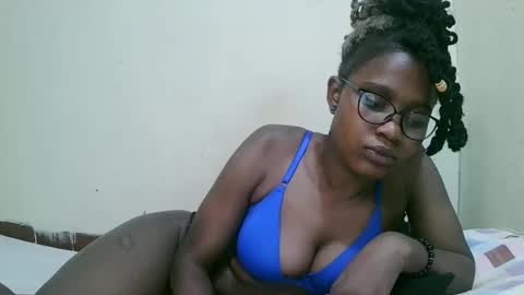 pretty_mellan online show from 01/25/25, 11:02