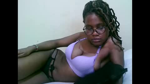 pretty_mellan online show from 02/10/25, 04:47