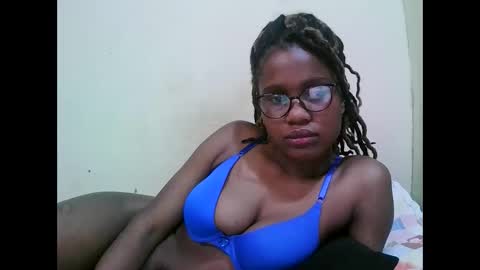 pretty_mellan online show from 02/13/25, 10:44