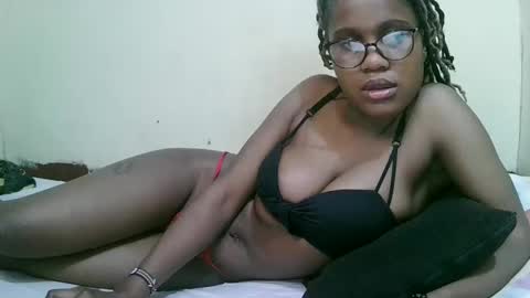 pretty_mellan online show from 02/15/25, 11:06