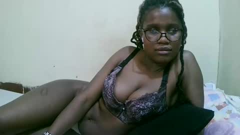 pretty_mellan online show from 02/17/25, 02:15