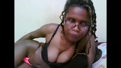 pretty_mellan online show from 03/08/25, 05:22