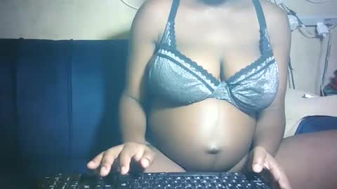 pretty_milan online show from 03/09/26, 06:50