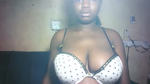 pretty_milan online show from 03/19/26, 10:19