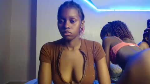 Snapshot of pretty_nyra chatting on 05/21/26, 08:05 Nyra online show from 05/21/26, 08:05