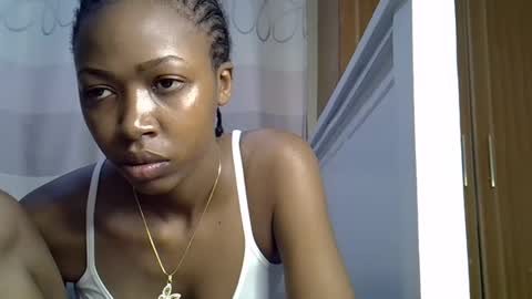 Snapshot of pretty_petite24 chatting on 12/31/24, 01:19 pretty_petite24 online show from 12/31/24, 01:19