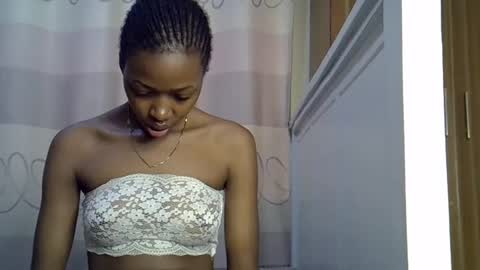 Snapshot of pretty_petite24 chatting on 01/09/25, 06:06 pretty_petite24 online show from 01/09/25, 06:06