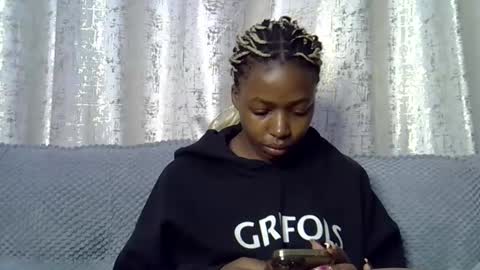 Snapshot of pretty_petite24 chatting on 09/12/25, 05:57 pretty_petite24 online show from 09/12/25, 05:57