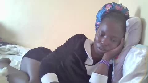 pretty_petite_ebony online show from 01/24/25, 11:59