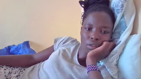 pretty_petite_ebony online show from 02/26/25, 12:25