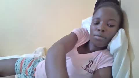pretty_petite_ebony online show from 03/01/25, 07:51
