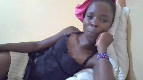 pretty_petite_ebony online show from 03/03/25, 06:01