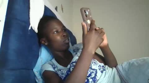 pretty_petite_ebony online show from 12/19/25, 07:32