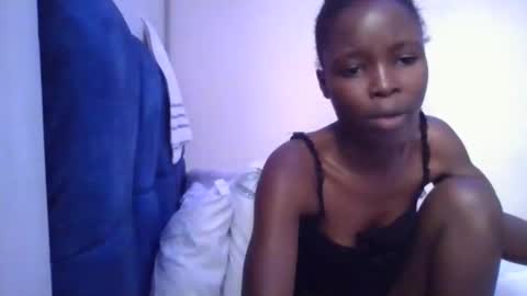 pretty_petite_ebony online show from 04/26/26, 06:11