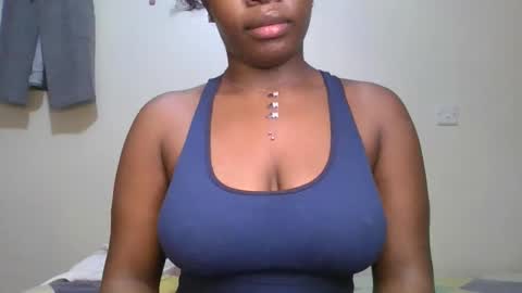 pretty_shila online show from 10/27/25, 05:06