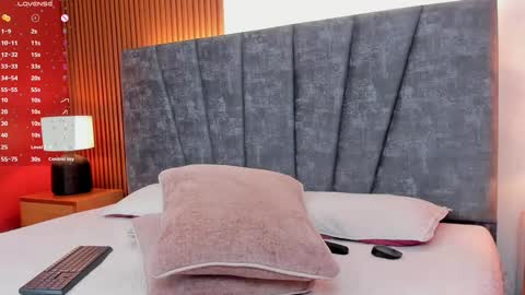 Daisy Flower online show from 02/19/25, 02:12