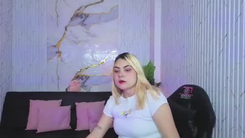 pretty_tay online show from 05/27/26, 11:40