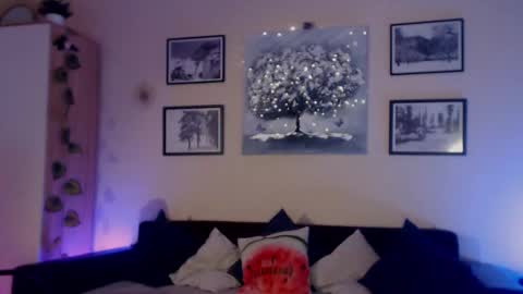 Snapshot of prettyalmaa chatting on 10/22/25, 02:39 Alma online show from 10/22/25, 02:39