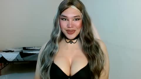 Snapshot of prettybad_angel chatting on 06/17/26, 01:41 MIAH online show from 06/17/26, 01:41