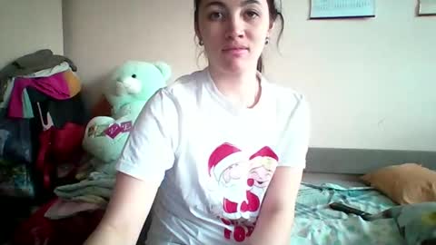 Snapshot of prettybella_7 chatting on 04/27/26, 08:34 Bella online show from 04/27/26, 08:34