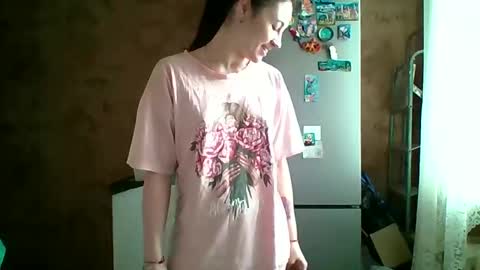 Snapshot of prettybella_7 chatting on 05/15/26, 03:57 Bella online show from 05/15/26, 03:57