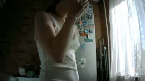 Snapshot of prettybella_7 chatting on 05/19/26, 03:46 Bella online show from 05/19/26, 03:46