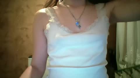 Snapshot of prettybella_7 chatting on 05/25/26, 08:48 Bella online show from 05/25/26, 08:48