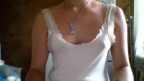 Snapshot of prettybella_7 chatting on 07/27/26, 09:16 Bella online show from 07/27/26, 09:16