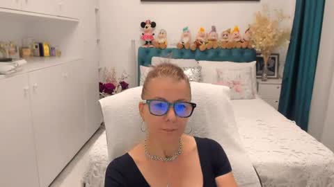 Snapshot of prettyblackeyes chatting on 06/13/26, 06:00 wilma online show from 06/13/26, 06:00