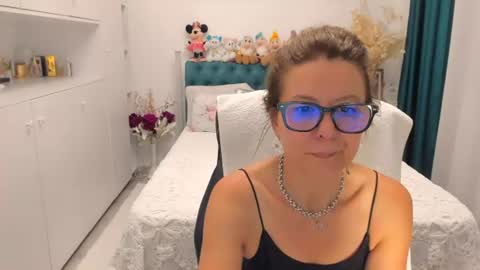 Snapshot of prettyblackeyes chatting on 07/19/26, 05:55 wilma online show from 07/19/26, 05:55