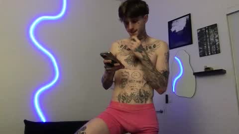 pretty boy online show from 11/25/25, 04:23