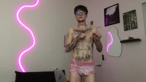 pretty boy online show from 12/15/25, 03:33