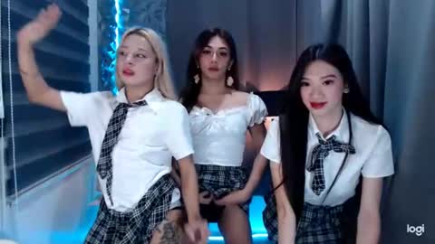 Snapshot of prettycumnotes69 chatting on 01/02/25, 09:43 ASHLEY online show from 01/02/25, 09:43