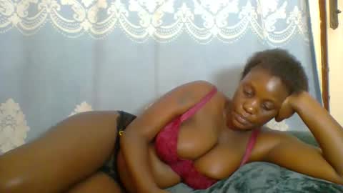 Snapshot of prettydarkskin002 chatting on 02/10/26, 12:42 SHANIA online show from 02/10/26, 12:42