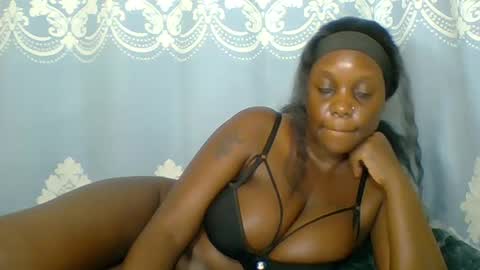 Snapshot of prettydarkskin002 chatting on 06/25/26, 11:09 SHANIA online show from 06/25/26, 11:09