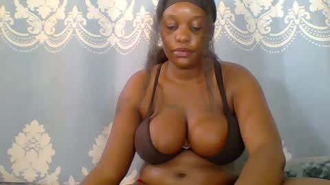 Snapshot of prettydarkskin002 chatting on 06/28/26, 09:26 SHANIA online show from 06/28/26, 09:26