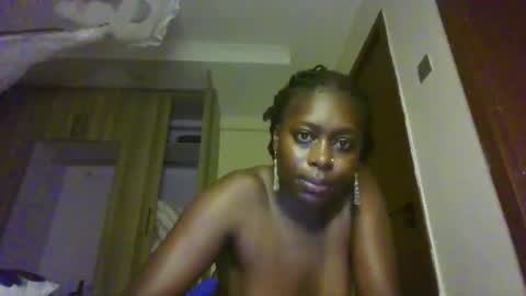 Snapshot of prettydulce chatting on 04/21/26, 03:13 prettydulce online show from 04/21/26, 03:13