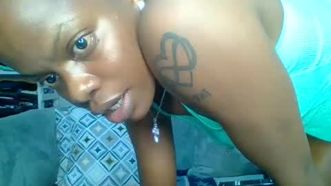 Snapshot of prettyela chatting on 10/09/25, 11:47 PrettyEla online show from 10/09/25, 11:47