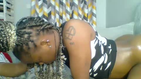 Snapshot of prettyela chatting on 10/31/25, 10:44 PrettyEla online show from 10/31/25, 10:44