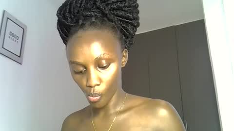 Snapshot of prettygee21 chatting on 04/21/26, 11:38 Pretty darkskin doll online show from 04/21/26, 11:38