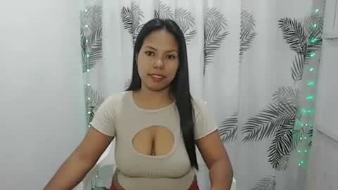 prettygirl_ynna online show from 11/16/25, 10:37