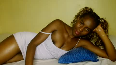 Snapshot of prettygoddess1 chatting on 06/25/26, 05:17 Mary online show from 06/25/26, 05:17