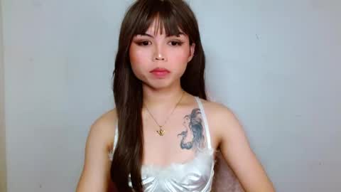 Snapshot of prettyjulian chatting on 12/13/24, 10:51 SEXY JULIA online show from 12/13/24, 10:51