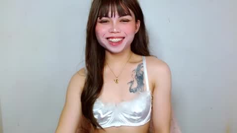 Snapshot of prettyjulian chatting on 12/15/24, 05:23 SEXY JULIA online show from 12/15/24, 05:23